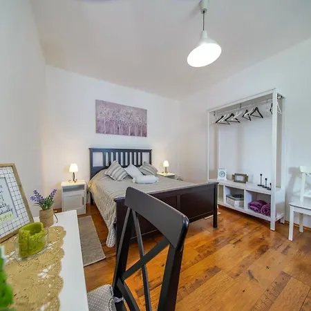 Aneli - Comfort One Bedroom With Terrace And Sea View A1 Daire Sobra