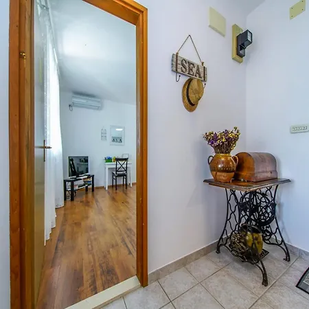 Aneli - Comfort One Bedroom With Terrace And Sea View A1 Sobra
